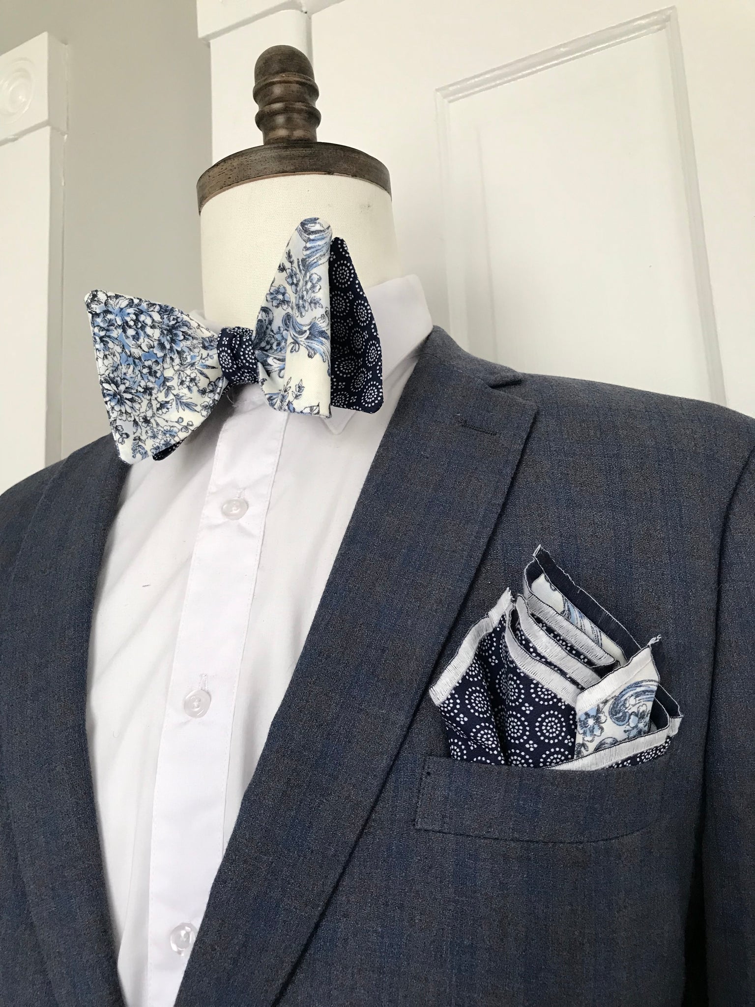 Blue flower print with blue circle print reversible Bowtie set