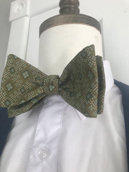 Green on green print Bowtie Set (TRADITIONAL )