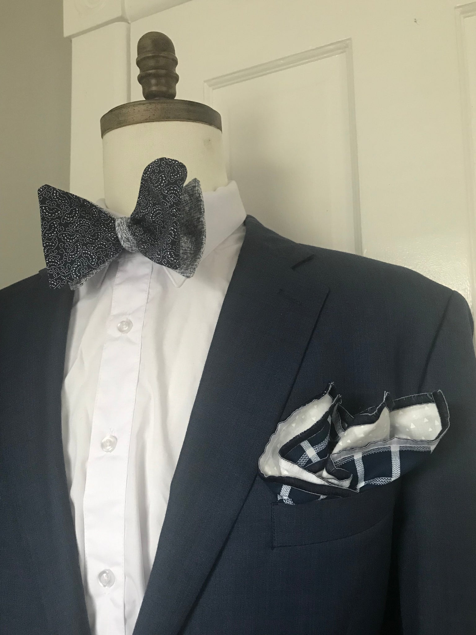 Blue print with white print reversible Bowtie set