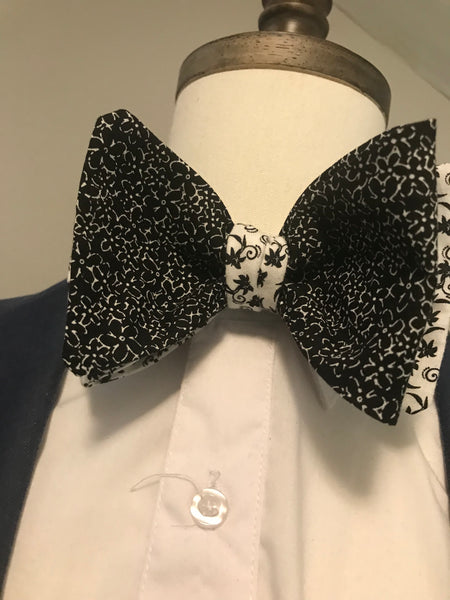 Black and white print with white and black print reversible Bowtie set