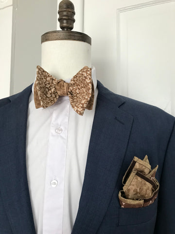 Beige and tan print reversible Bowtie set